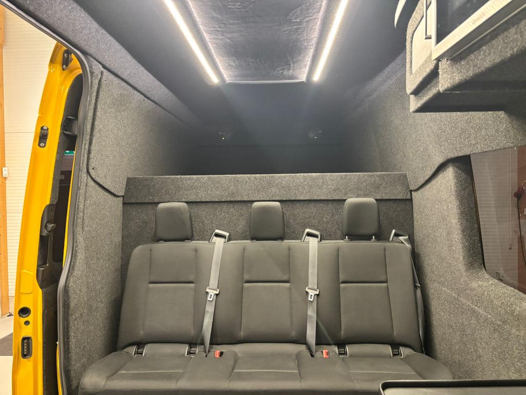 Mercedes-Benz Sprinter 4