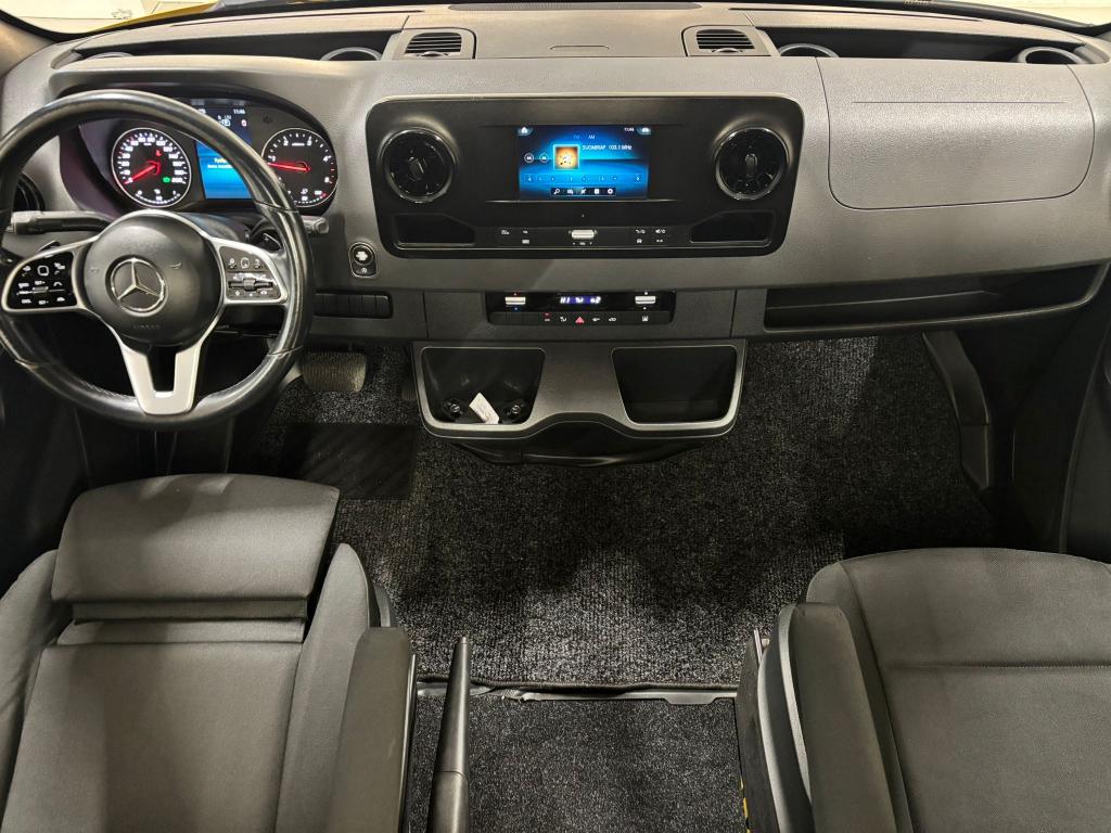 Mercedes-Benz Sprinter 8