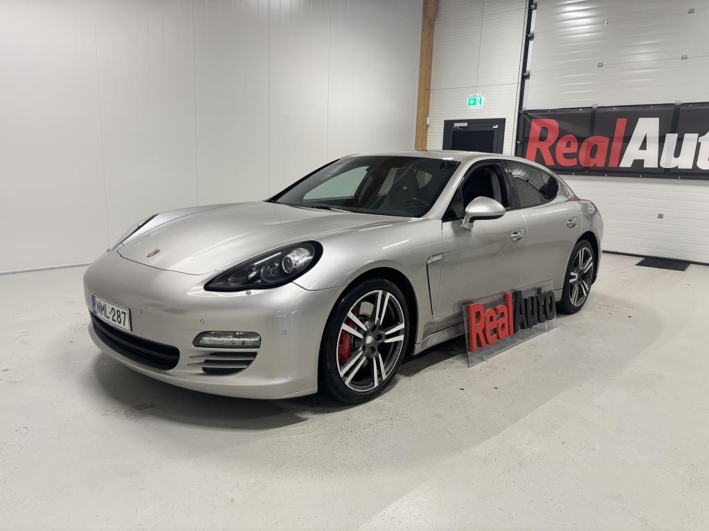 Porsche Panamera 4S 1