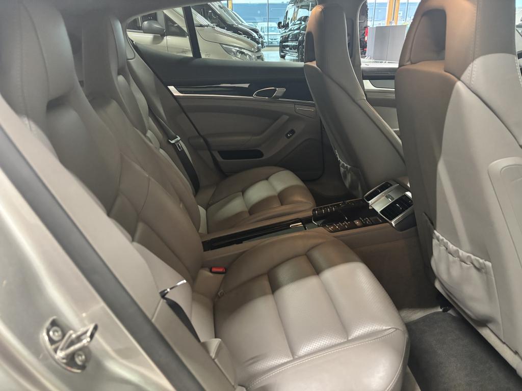 Porsche Panamera 4S 3