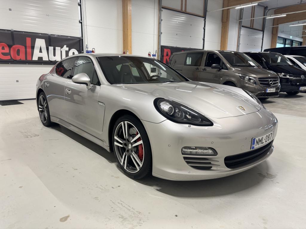 Porsche Panamera 4S 11