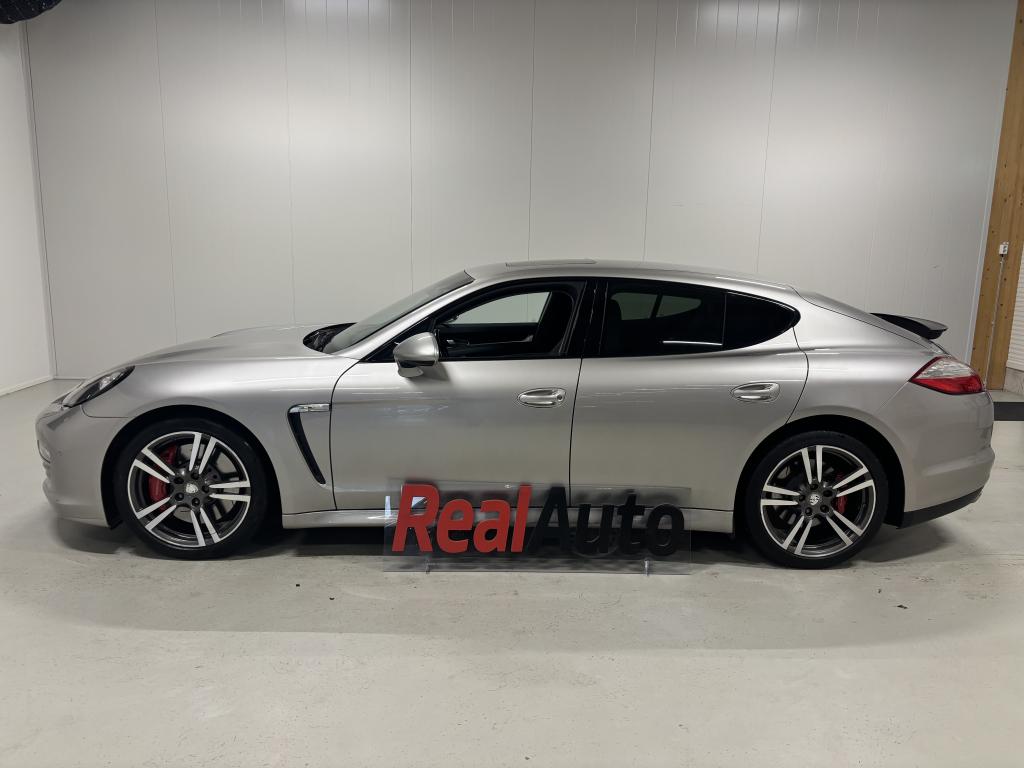 Porsche Panamera 4S 12