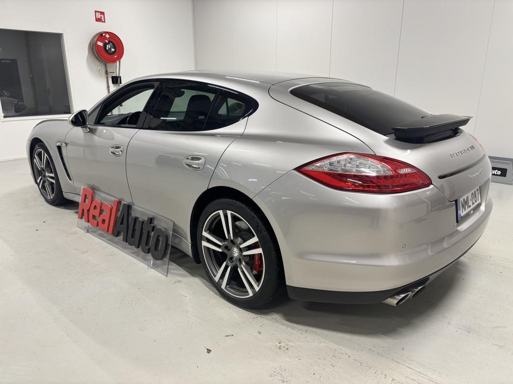 Porsche Panamera 4S 13