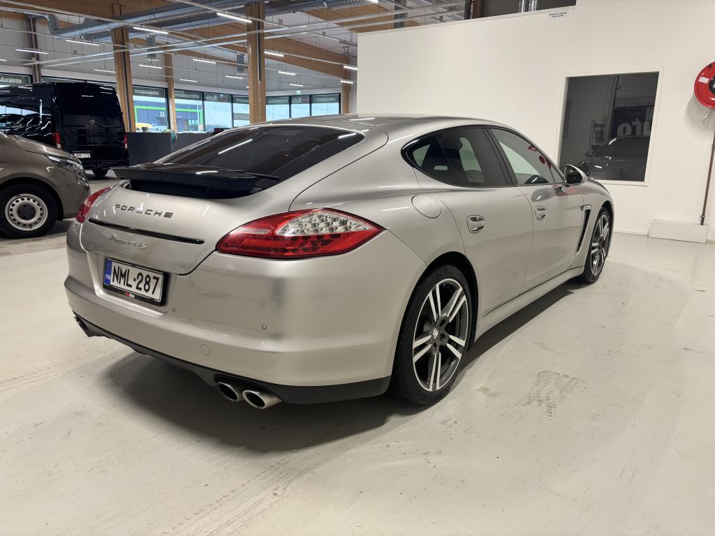 Porsche Panamera 4S 7