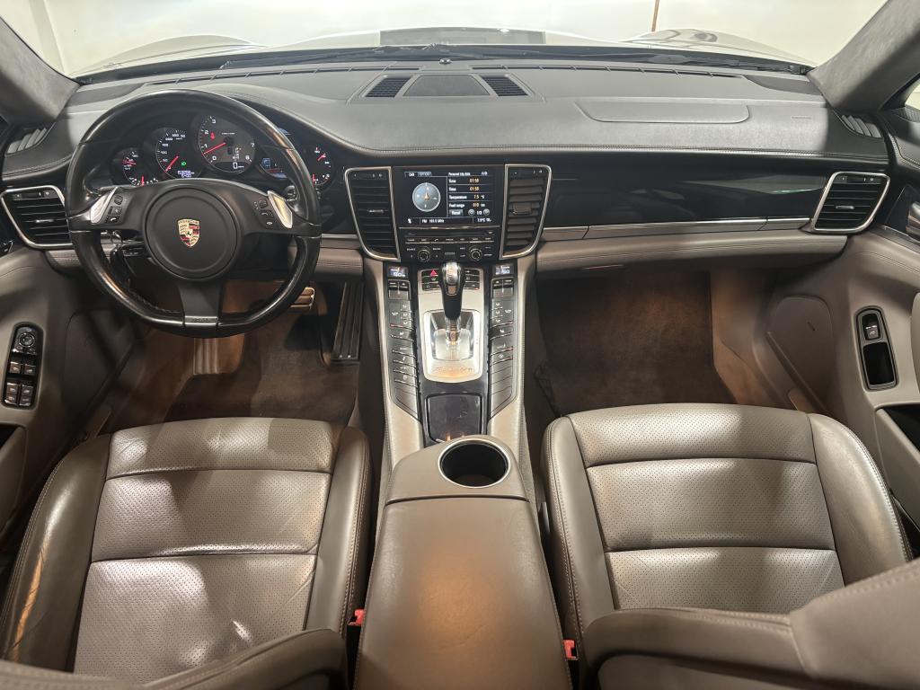 Porsche Panamera 4S 8
