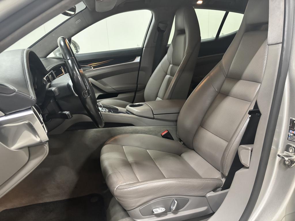 Porsche Panamera 4S 9