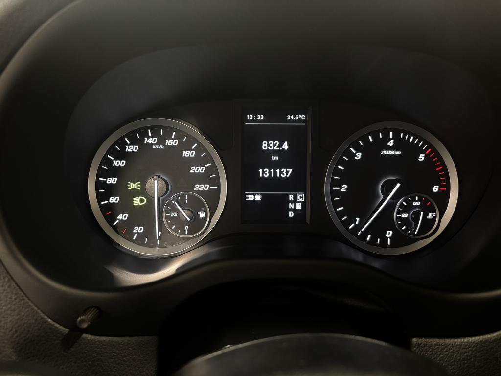 Mercedes-Benz Vito 4