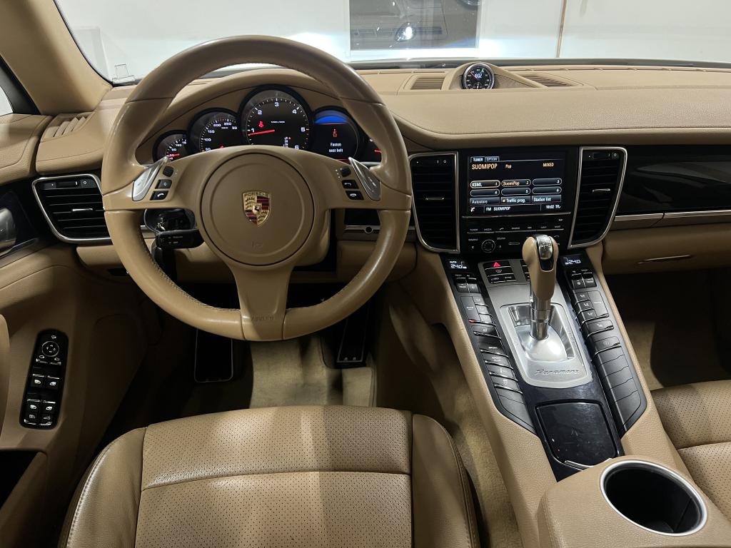 Porsche Panamera 7