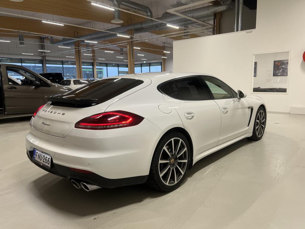 Porsche Panamera 11