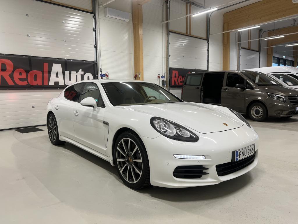 Porsche Panamera 12