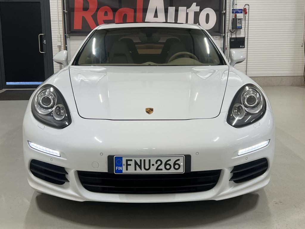 Porsche Panamera 4