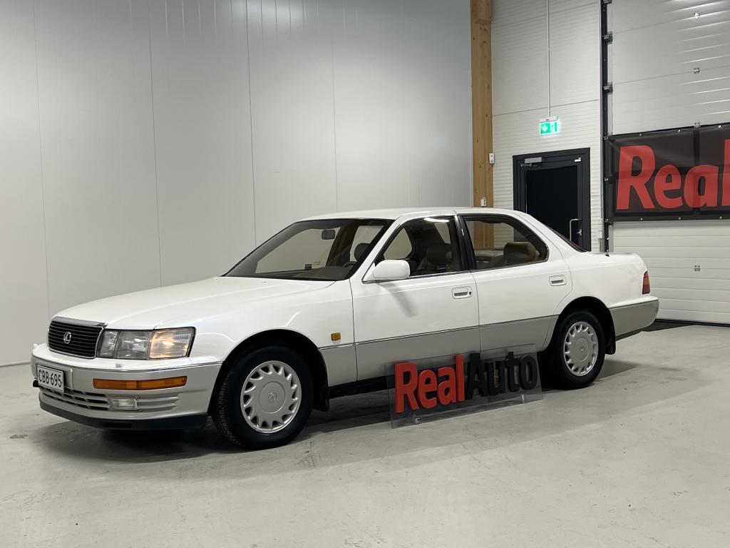 Lexus LS 1
