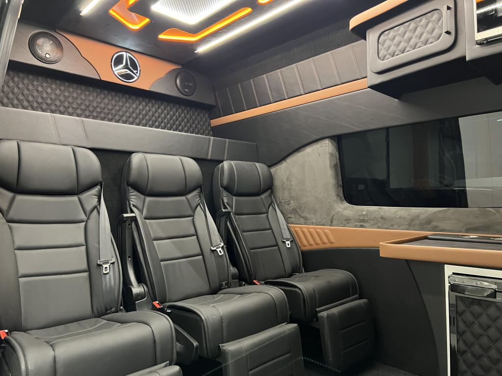 Mercedes-Benz Sprinter 4
