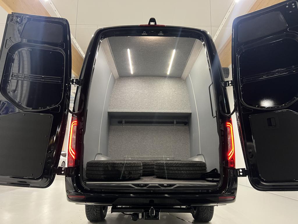 Mercedes-Benz Sprinter 11