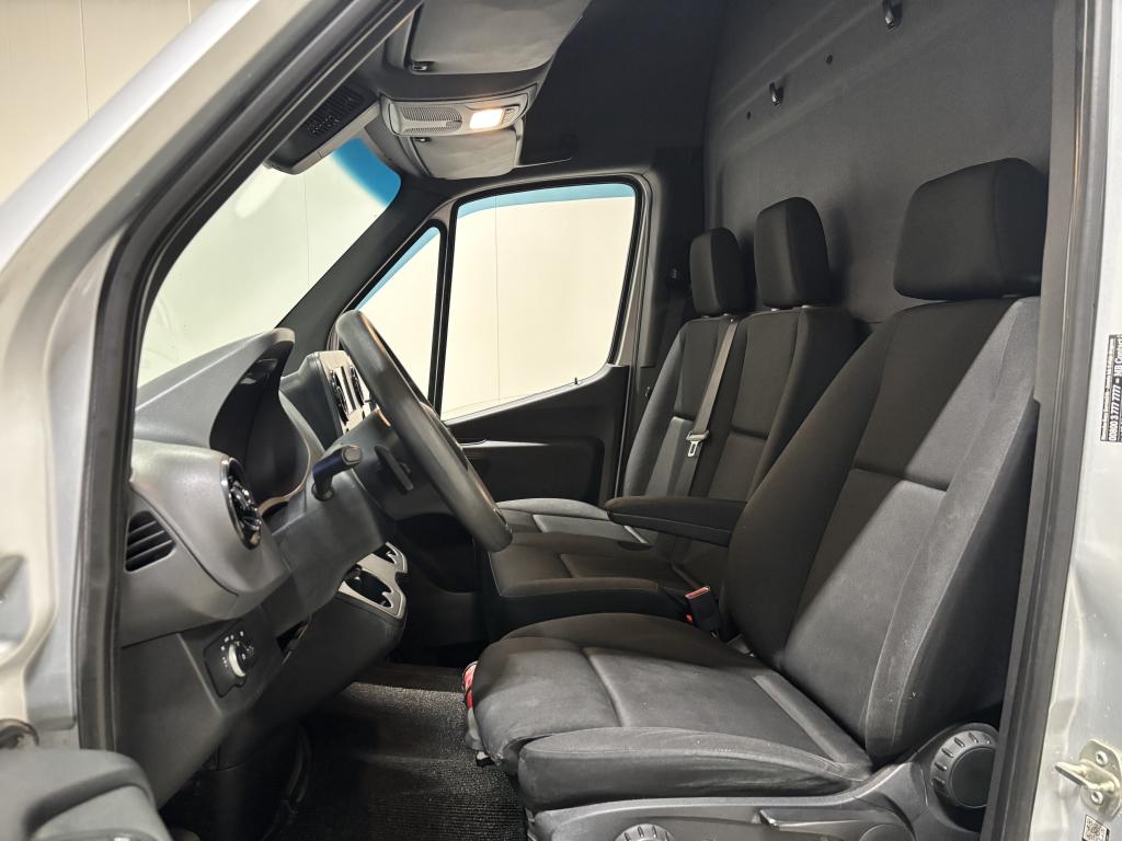 Mercedes-Benz Sprinter 11