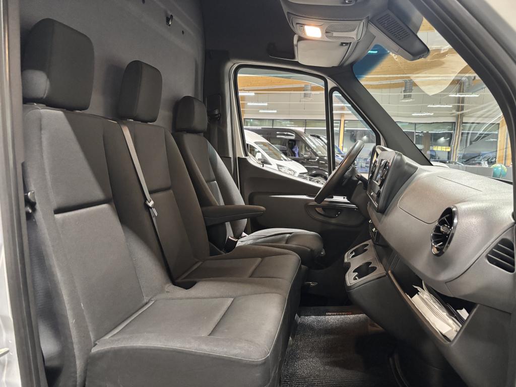 Mercedes-Benz Sprinter 12