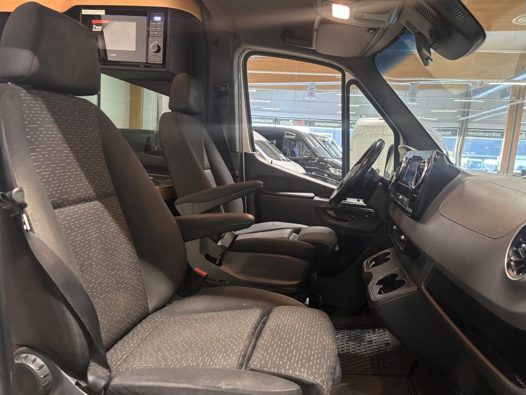 Mercedes-Benz Sprinter 8