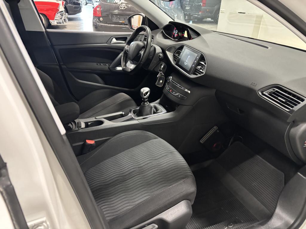 Peugeot 308 7