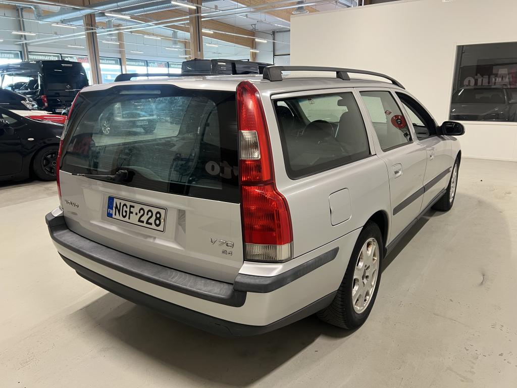 Volvo V70 12